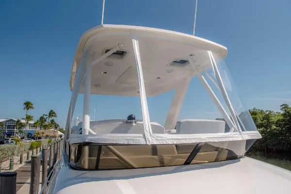 Slide: The Image of Tiara 44 FLYBRIDGE 15 BEAM 2017 - 6
