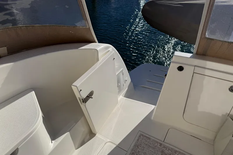 Slide: The Image of 2004 Meridian 411 Sedan yacht interior with open door, overlooking water. - 100