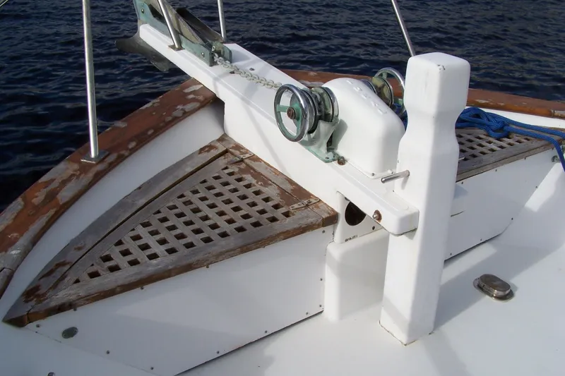 Slide: The Image of Marine Trader Sundeck 1986 - 3