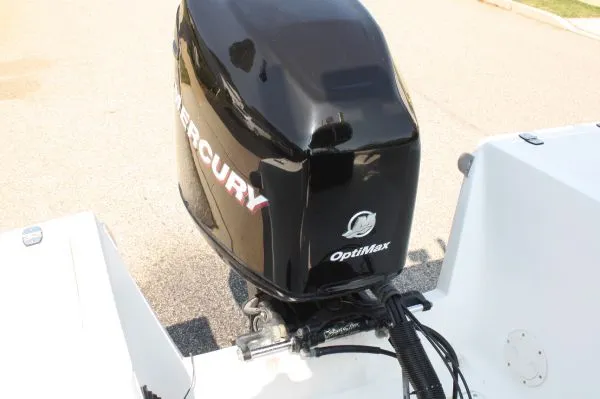Slide: The Image of Mako 221 Center Console 2000 - 10