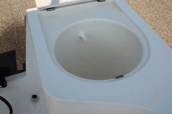 Slide: The Image of Mako 221 Center Console 2000 - 11