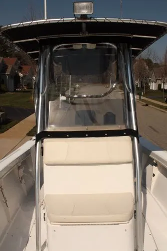 Slide: The Image of Mako 221 Center Console 2000 - 6