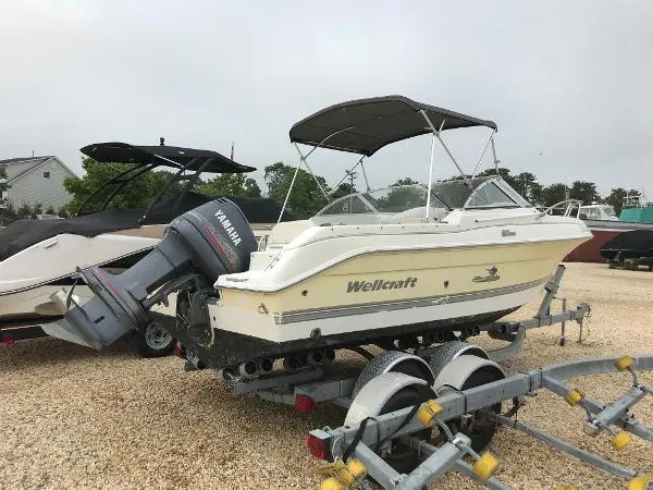 Slide: The Image of Wellcraft 220 Sportsman 2004 - 1