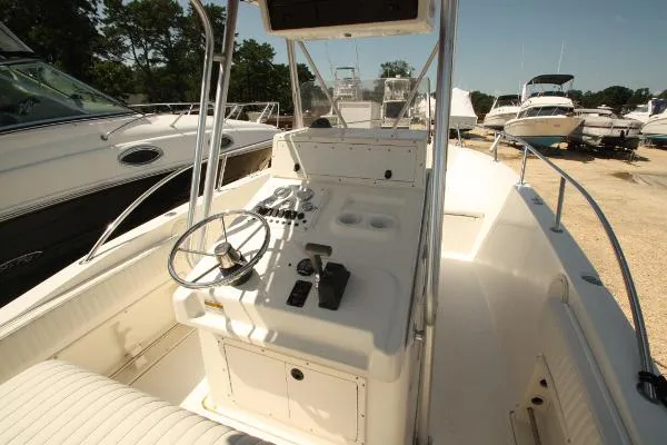 Slide: The Image of Sea Pro 235 Center Console 2002 - 4
