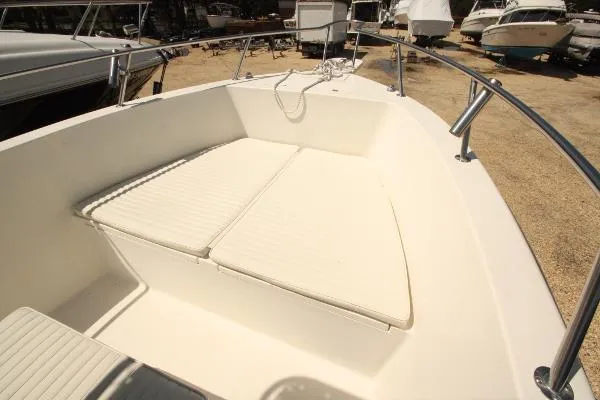 Slide: The Image of Sea Pro 235 Center Console 2002 - 5