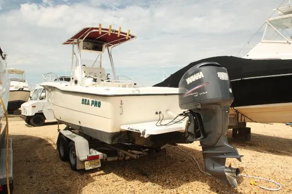 Slide: The Image of Sea Pro 235 Center Console 2002 - 9