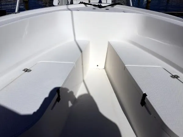 Slide: The Image of Mako 212 Center Console 2005 - 3