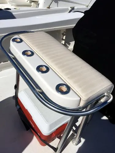 Slide: The Image of Mako 212 Center Console 2005 - 8