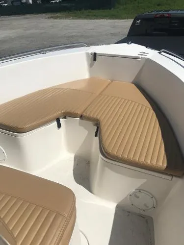 Slide: The Image of Sea Hunt 220 Triton 2005 - 2