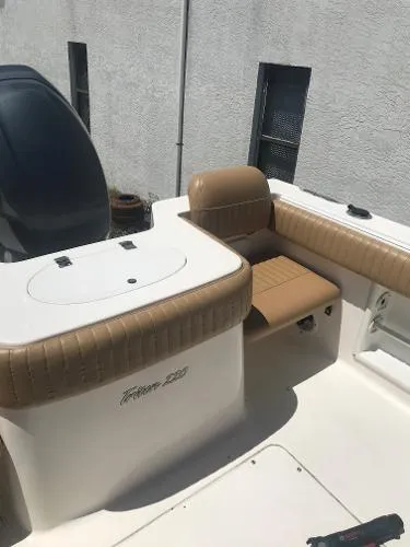 Slide: The Image of Sea Hunt 220 Triton 2005 - 5