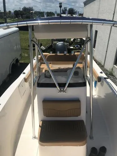 Slide: The Image of Sea Hunt 220 Triton 2005 - 9