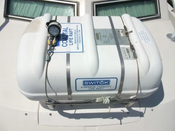 Slide: The Image of Grady-White Marlin / 2003 4 Stroke Yamahas 1989 - 11