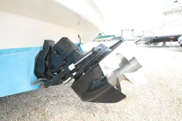 Slide: The Image of Rinker Fiesta Vee 270 2000 - 3