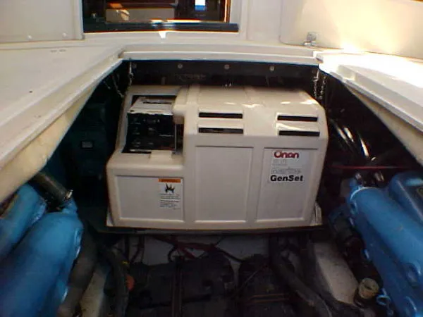 Slide: The Image of Boston Whaler Sportfisherman 1990 - 11
