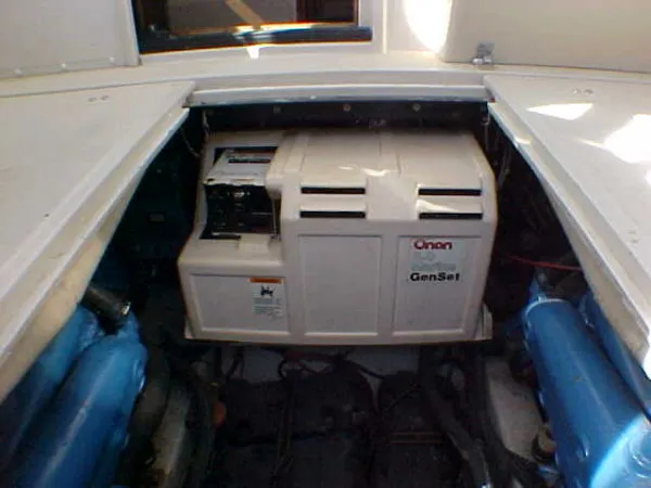 Slide: The Image of Boston Whaler Sportfisherman 1990 - 7