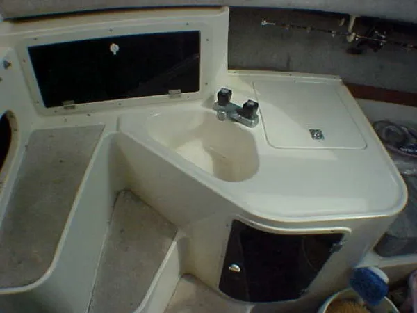Slide: The Image of Grady-White 25' Sailfish ... New 200 Hp 2006 Yamahas PRICE REDUCED 1991 - 10