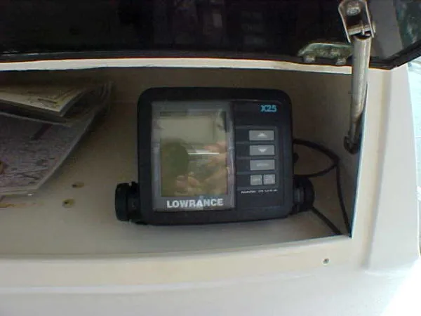 Slide: The Image of Grady-White 25' Sailfish ... New 200 Hp 2006 Yamahas PRICE REDUCED 1991 - 5