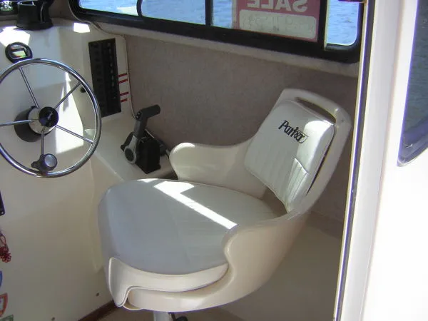 Slide: The Image of Parker Marine 2520 Sport Cabin 1999 - 5