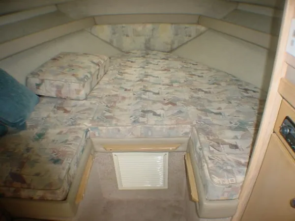 Slide: The Image of Bayliner 2858 COMMAND BRIDGE- 1999 1999 - 6