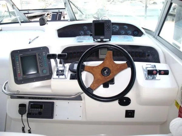 Slide: The Image of Sea Ray 330 Sundancer 1995 - 4