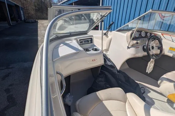 Slide: The Image of Interior of a 2012 Tahoe Q5L I/O boat with beige seating and dashboard. - 7