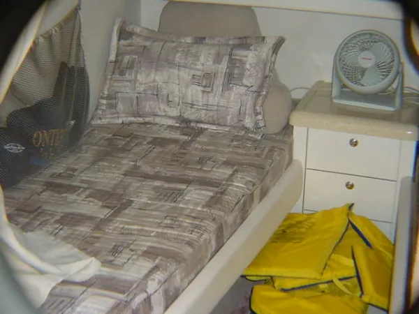 Slide: The Image of Monterey 322 CRUISER-1999 1999 - 6