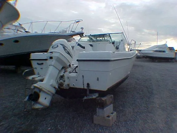 Slide: The Image of Seaswirl 2100 Walkaround 2000 - 1