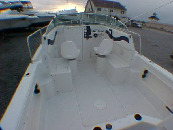 Slide: The Image of Seaswirl 2100 Walkaround 2000 - 2