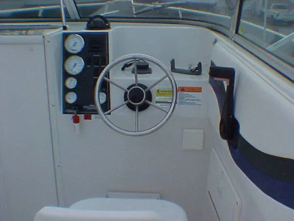 Slide: The Image of Seaswirl 2100 Walkaround 2000 - 3