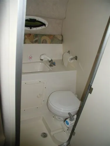 Slide: The Image of Stingray 240 CS 2004 - 10