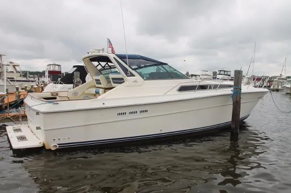 Slide: The Image of Sea Ray 390 Express Cruiser 1987 - 0