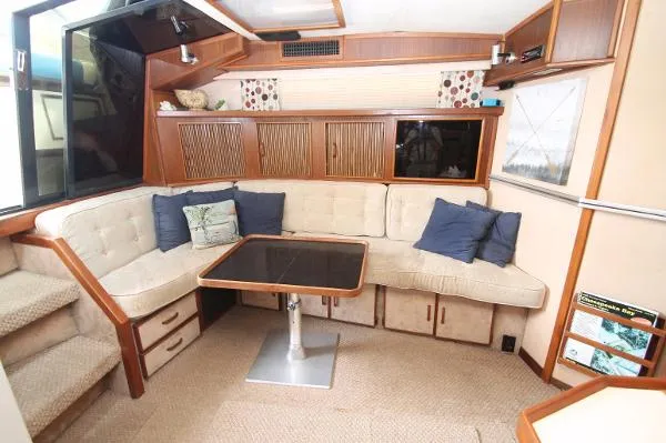 Slide: The Image of Sea Ray 390 Express Cruiser 1987 - 11