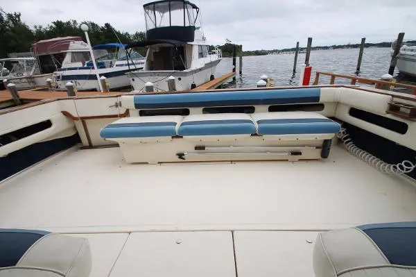 Slide: The Image of Sea Ray 390 Express Cruiser 1987 - 5