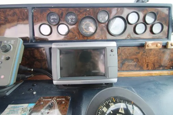 Slide: The Image of Sea Ray 390 Express Cruiser 1987 - 7