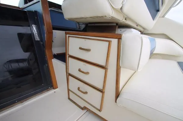 Slide: The Image of Sea Ray 390 Express Cruiser 1987 - 9