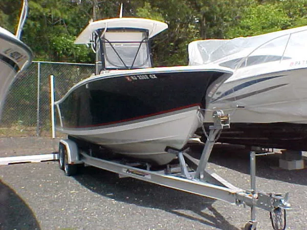 Slide: The Image of Regulator Marine 23 Center Console 2004 - 1