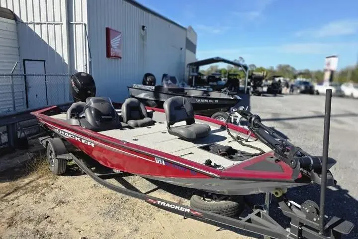 Slide: The Image of 2021 Tracker Pro Team 195 TXW Tournament Edition boat in a dealership lot. - 14