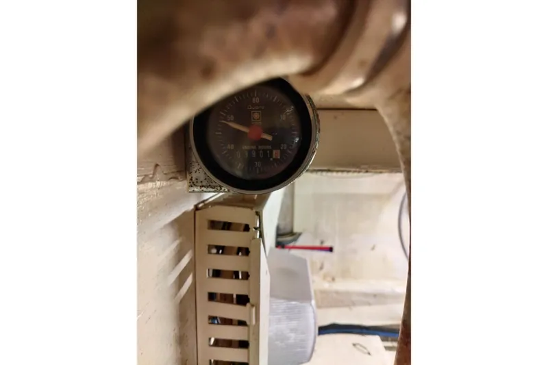 Slide: The Image of Engine hour meter on 1999 Viking 45 Convertible boat, showing 3901 hours. - 22