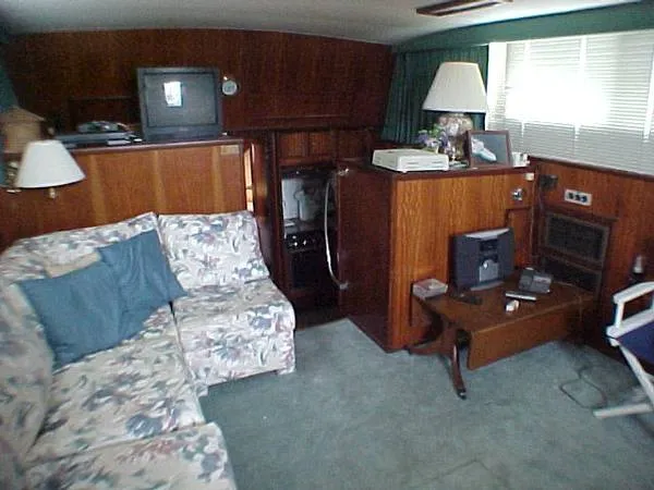 Slide: The Image of Hatteras 43 Double Cabin 1973 - 3