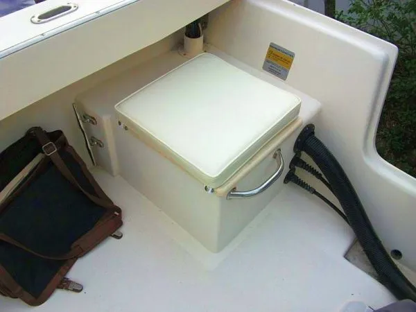 Slide: The Image of Parker Marine 2520 SL Pilothouse 2006 - 8