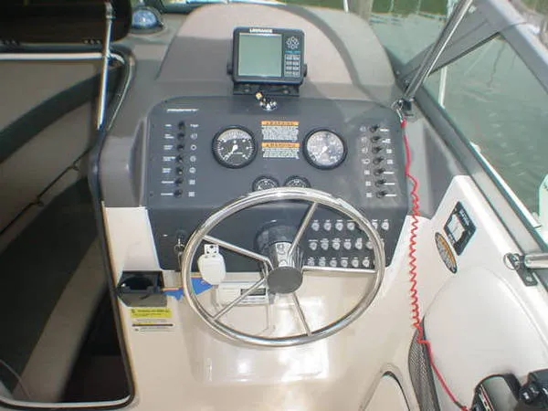 Slide: The Image of Bayliner 2000 Trophy 2000 - 4