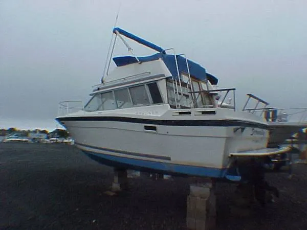 Slide: The Image of Bayliner 2850 Contessa Command Bridge 1986 - 1