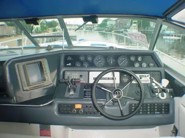 Slide: The Image of Sea Ray SUNDANCER 370-1993 1993 - 3
