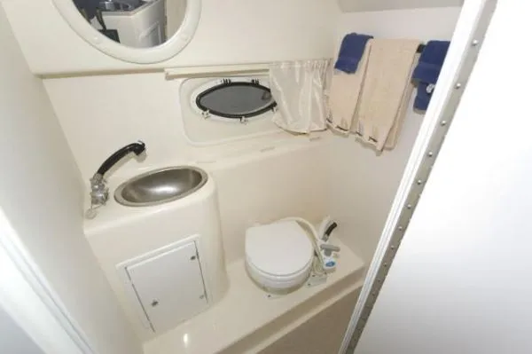 Slide: The Image of Rinker 270 Fiesta Vee 2000 - 5