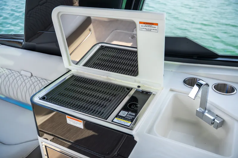 Slide: The Image of Sea Ray Sundancer 370 Outboard 2026 - 15