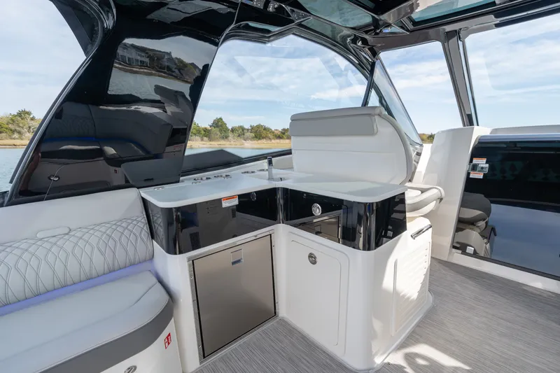 Slide: The Image of Sea Ray Sundancer 370 Outboard 2026 - 17
