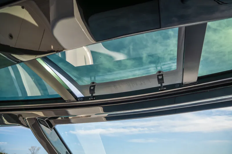 Slide: The Image of Sea Ray Sundancer 370 Outboard 2026 - 21