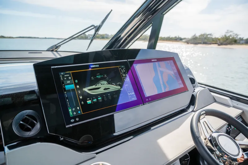 Slide: The Image of Sea Ray Sundancer 370 Outboard 2026 - 24