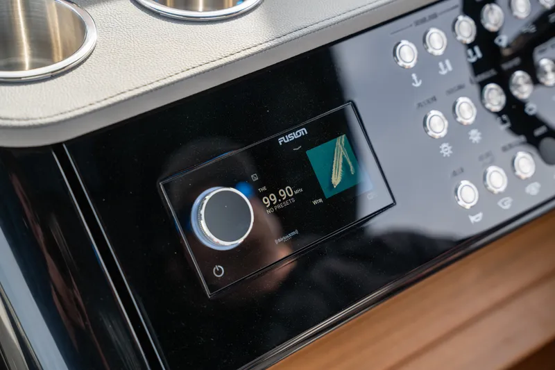 Slide: The Image of Sea Ray Sundancer 370 Outboard 2026 - 25