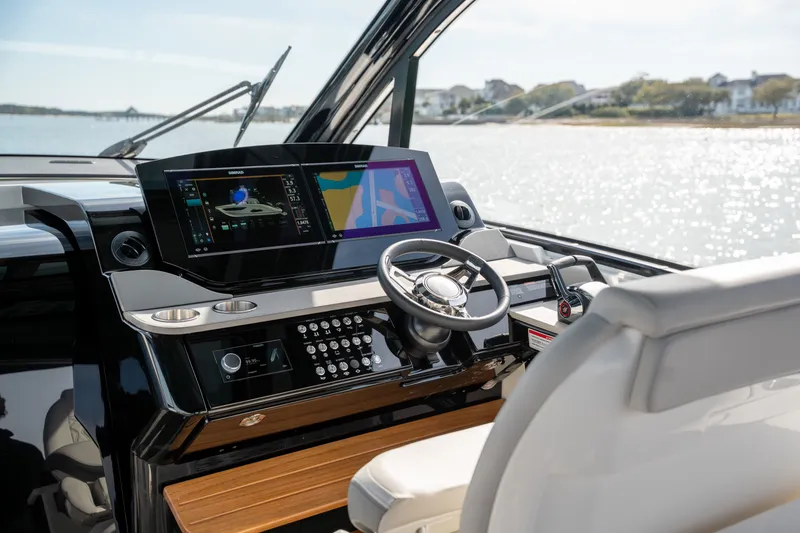 Slide: The Image of Sea Ray Sundancer 370 Outboard 2026 - 26